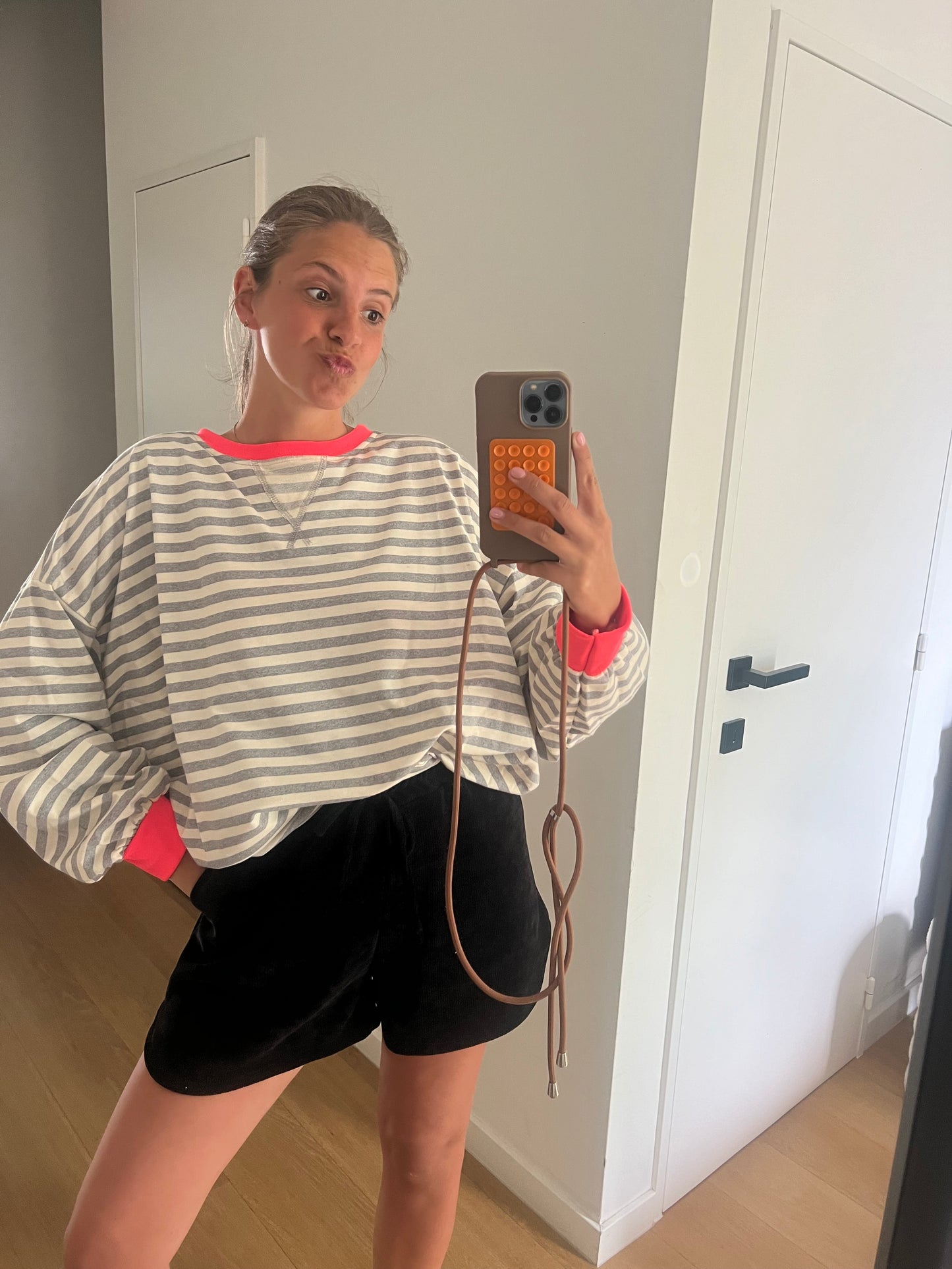 LAATSTE SWEATER GESTREEPT GRIJS