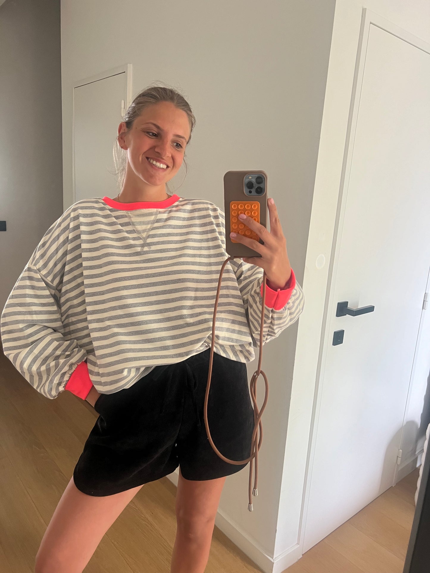LAATSTE SWEATER GESTREEPT GRIJS