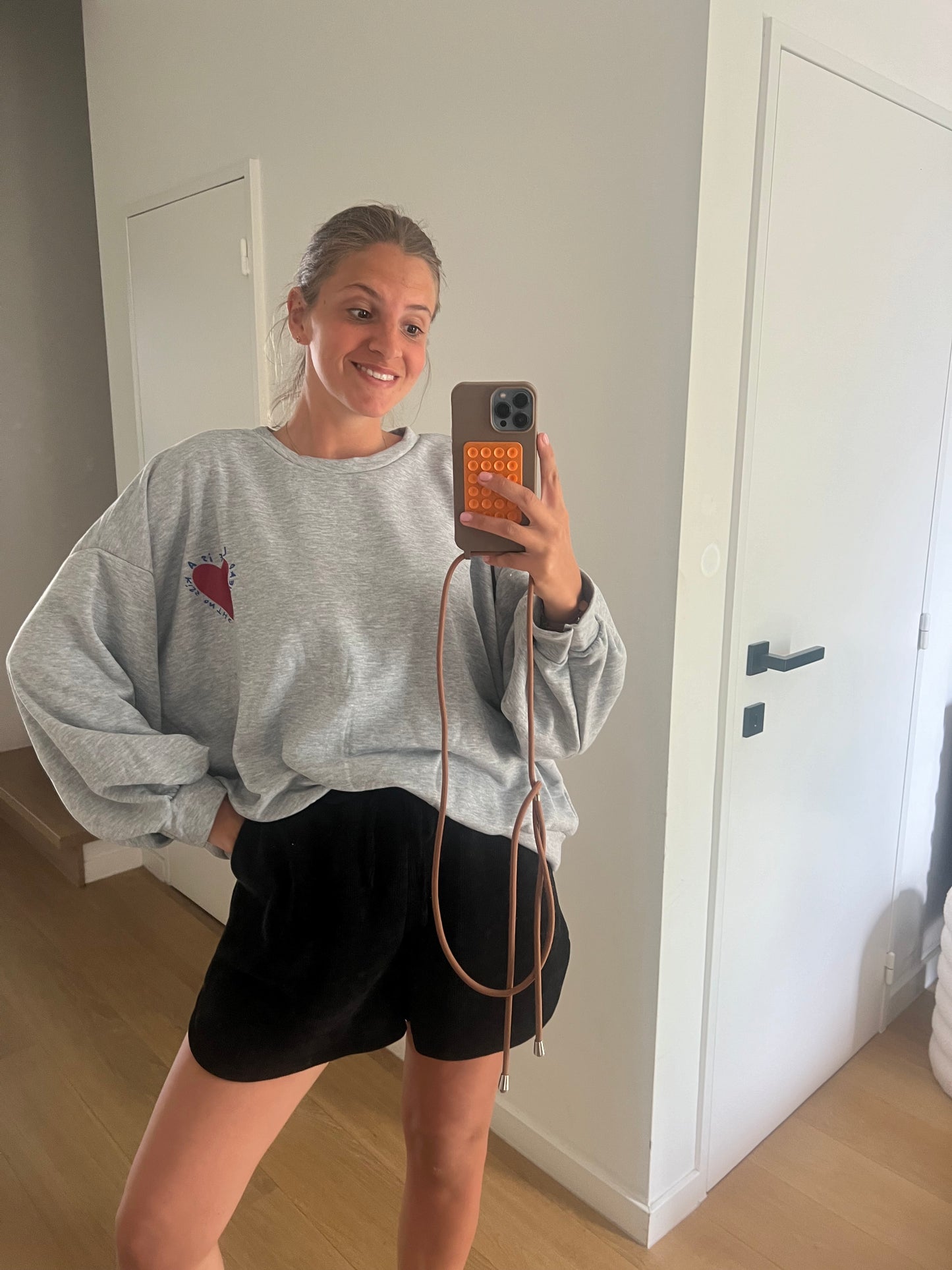 LOVE SWEATER GRIJS