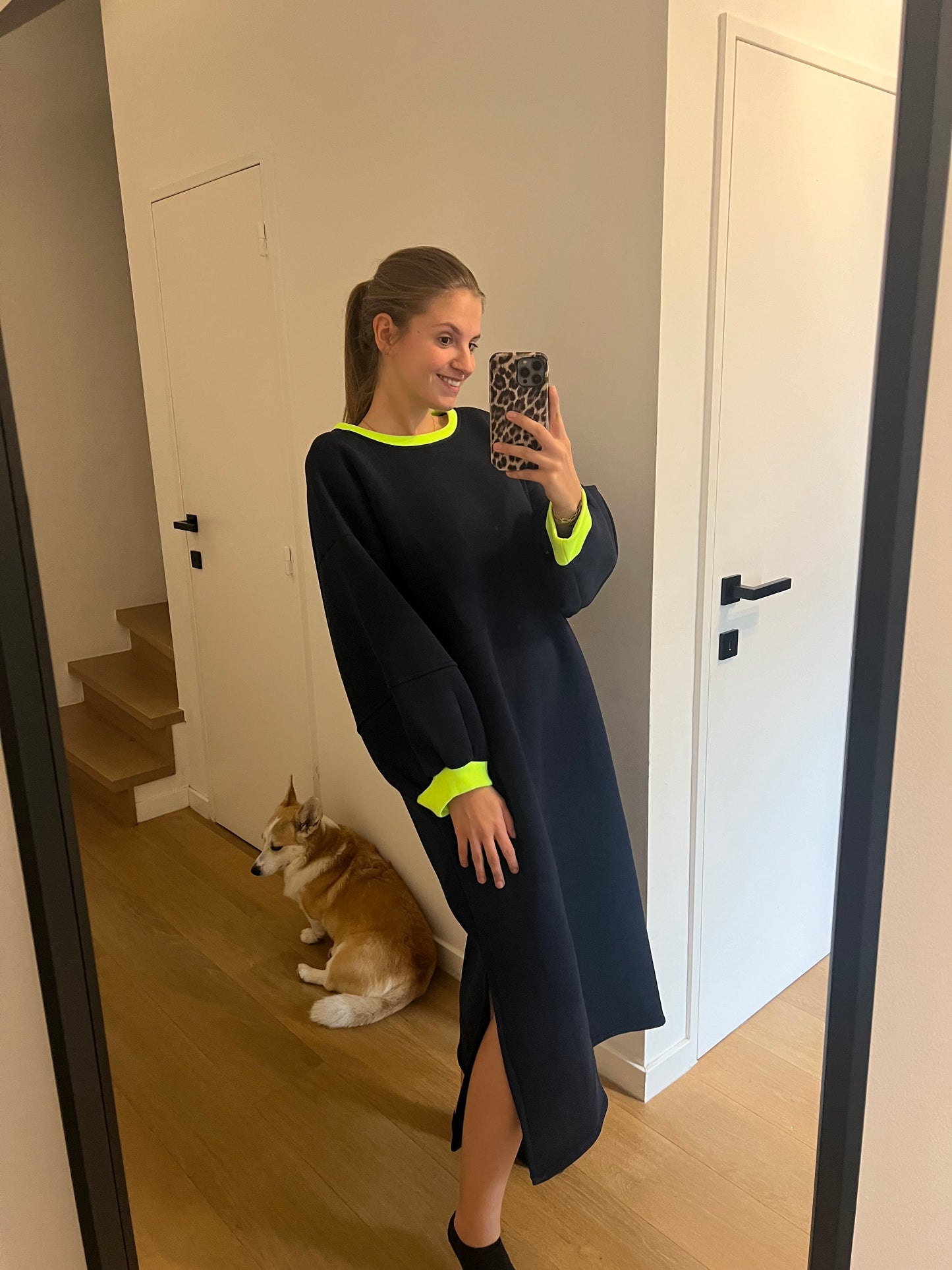 SWEATERDRESS DONKERBLAUW