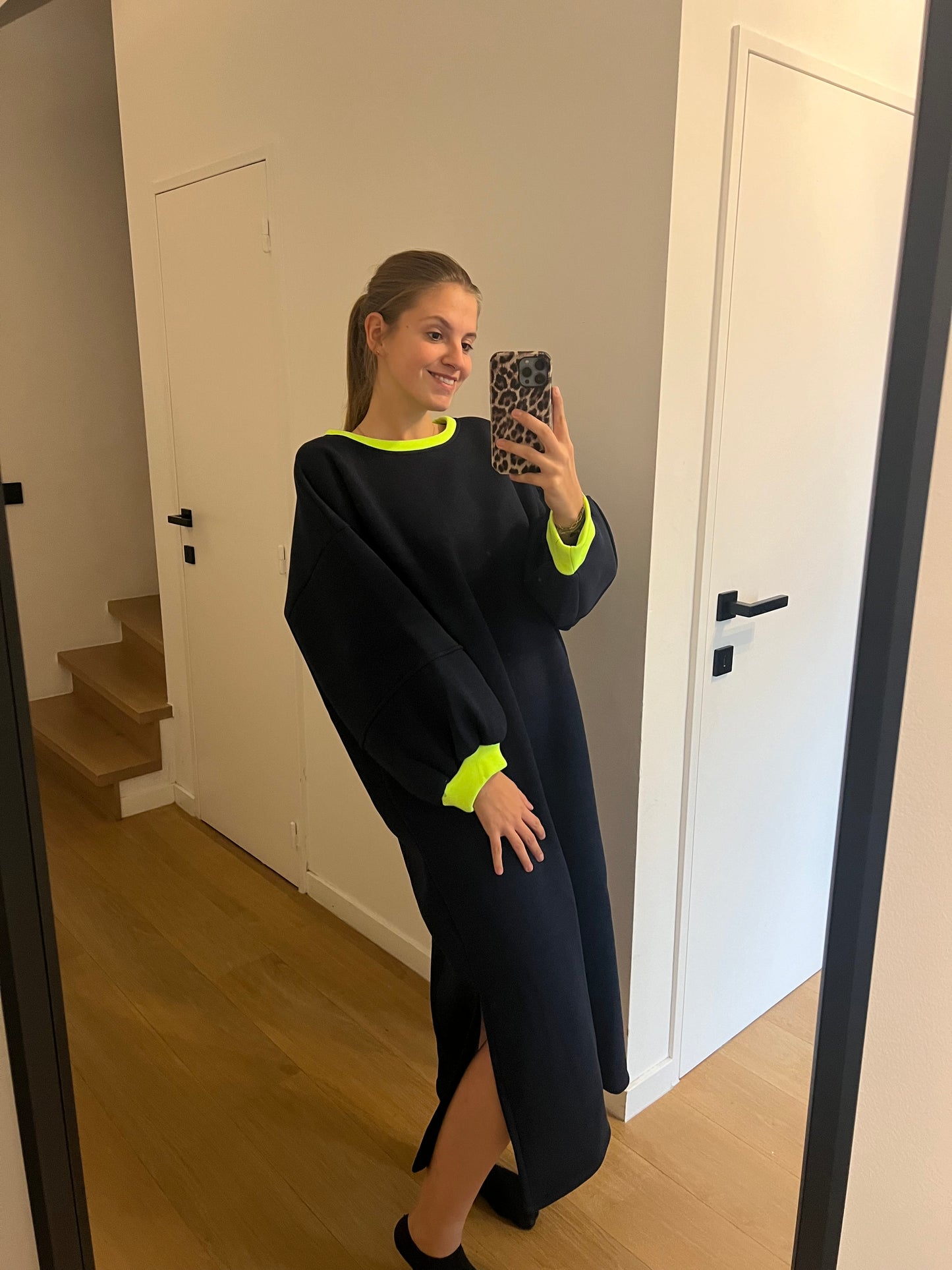 SWEATERDRESS DONKERBLAUW