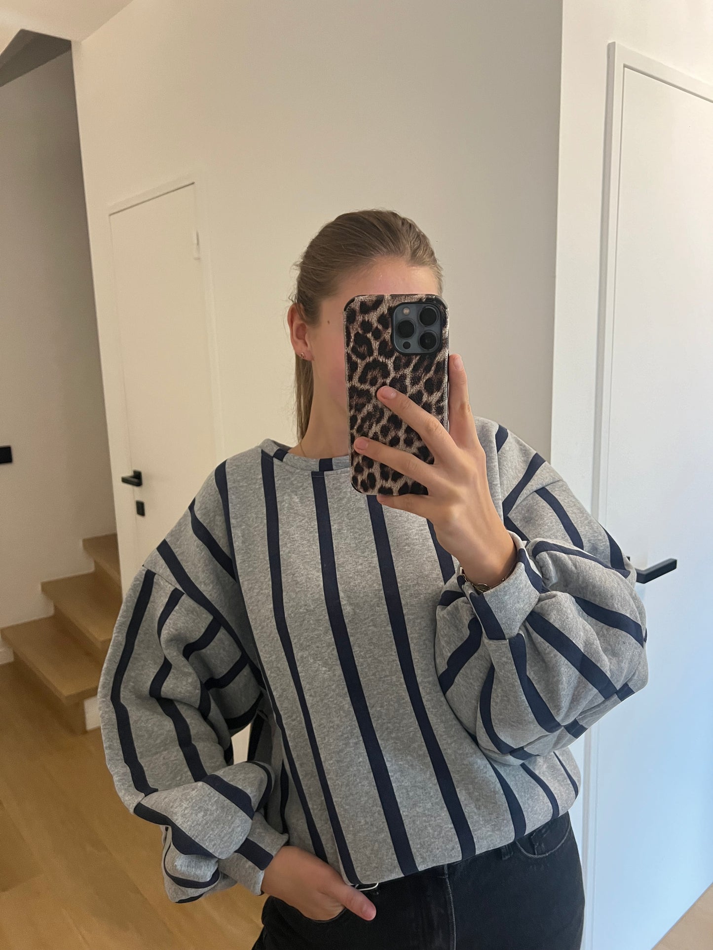 SWEATER GESTREEPT GRIJS