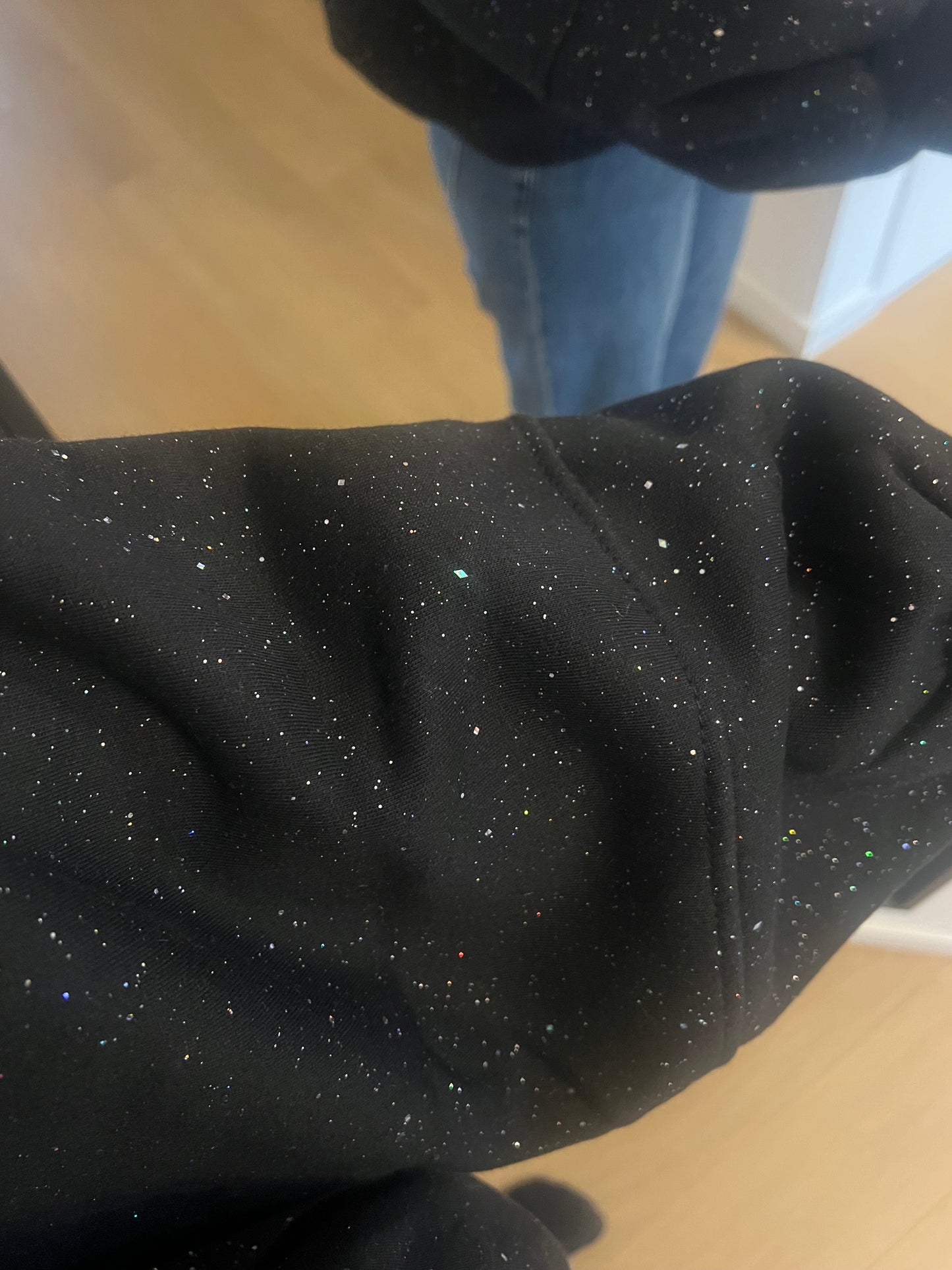 ZWARTE SWEATER MET GLITTER