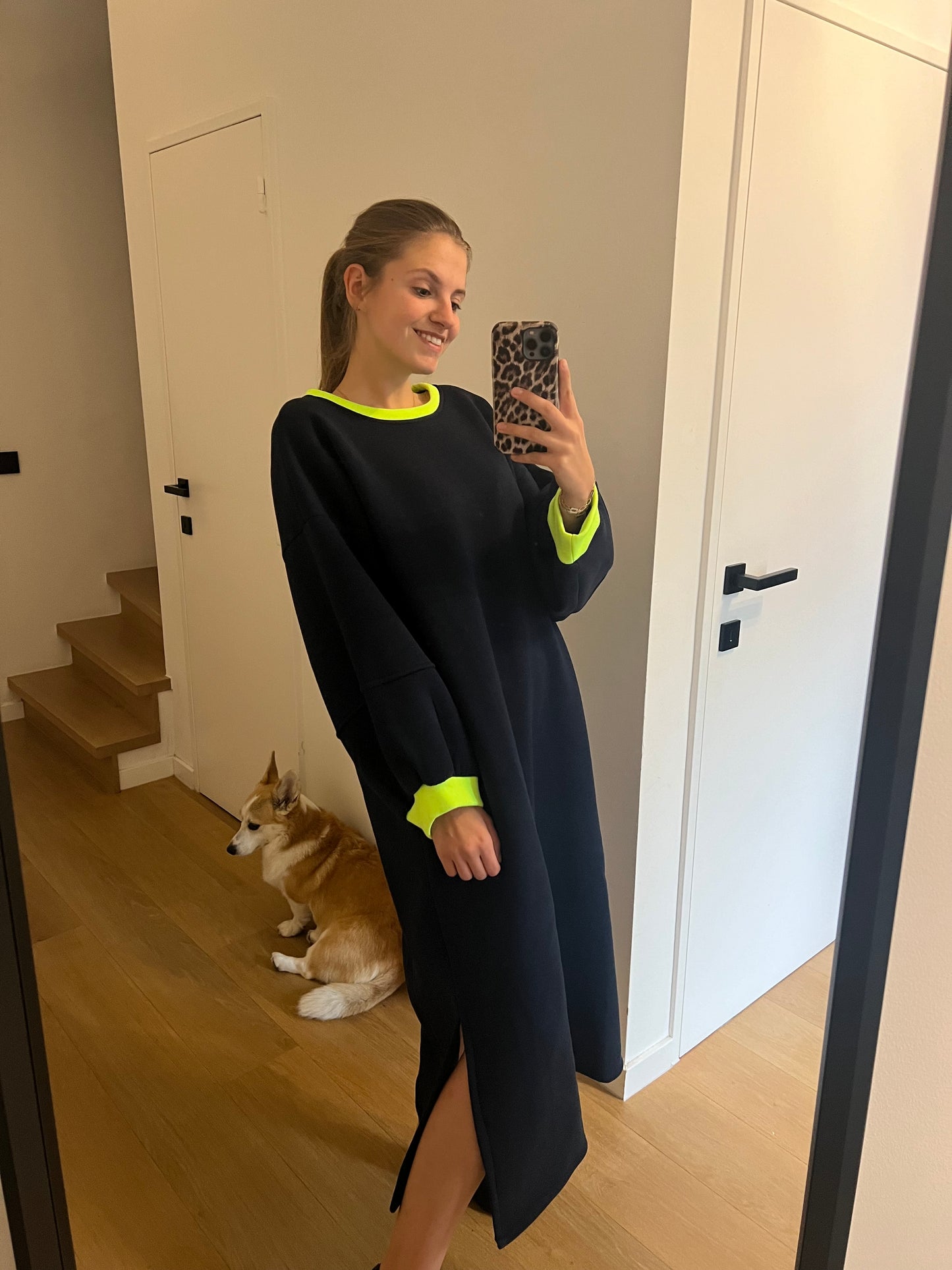 SWEATERDRESS DONKERBLAUW